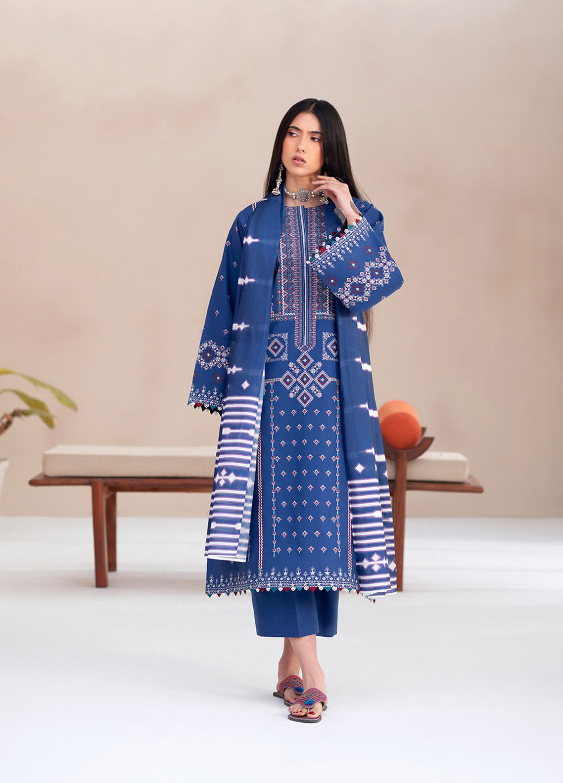 Aaina By Bin Ilyas Embroidered Lawn 3 Piece Unstitched Suit BI25SE D-84B Aaina By Bin Ilyas Embroidered Lawn 3 Piece Unstitched Suit BI25SE D-84B