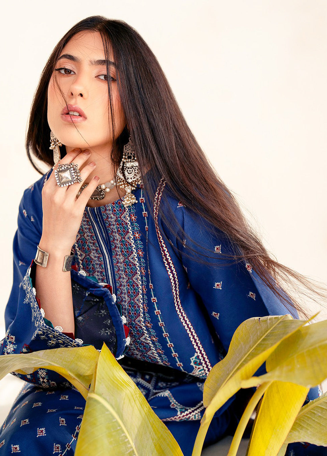 Aaina By Bin Ilyas Embroidered Lawn 3 Piece Unstitched Suit BI25SE D-84B Aaina By Bin Ilyas Embroidered Lawn 3 Piece Unstitched Suit BI25SE D-84B