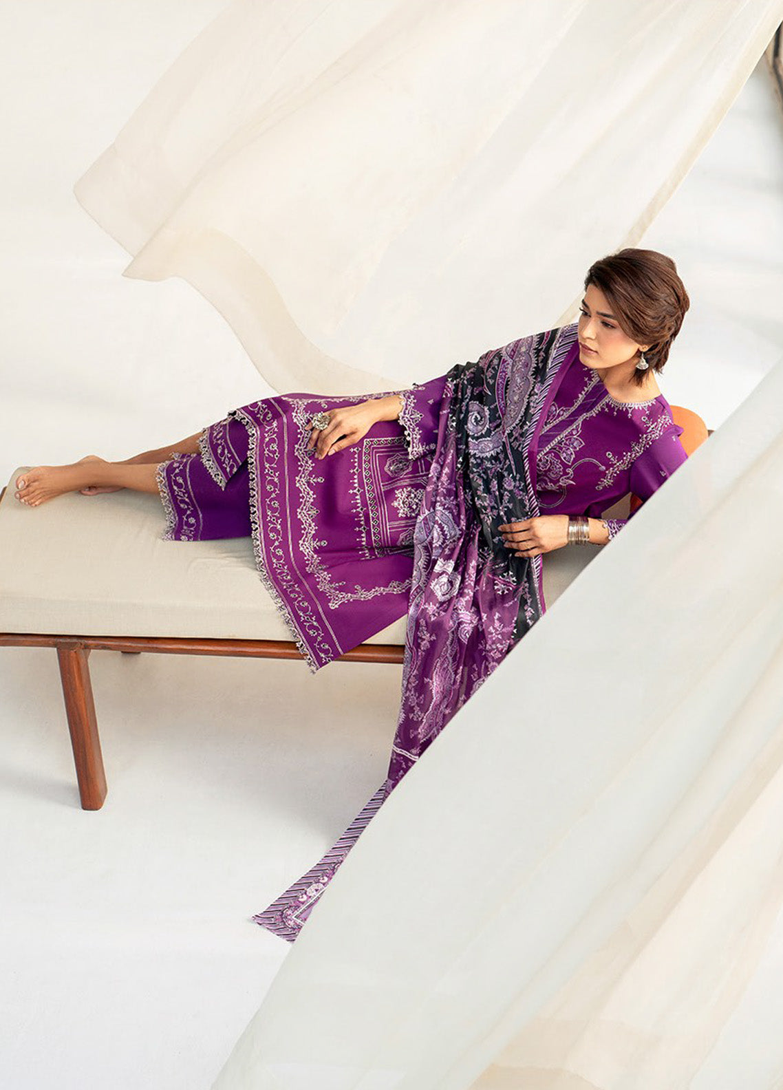 Aaina By Bin Ilyas Embroidered Lawn 3 Piece Unstitched Suit BI25SE D-85A Aaina By Bin Ilyas Embroidered Lawn 3 Piece Unstitched Suit BI25SE D-85A