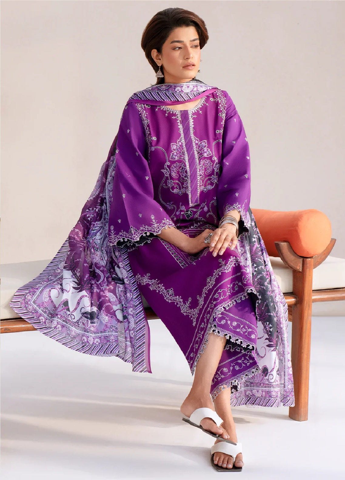 Aaina By Bin Ilyas Embroidered Lawn 3 Piece Unstitched Suit BI25SE D-85A Aaina By Bin Ilyas Embroidered Lawn 3 Piece Unstitched Suit BI25SE D-85A