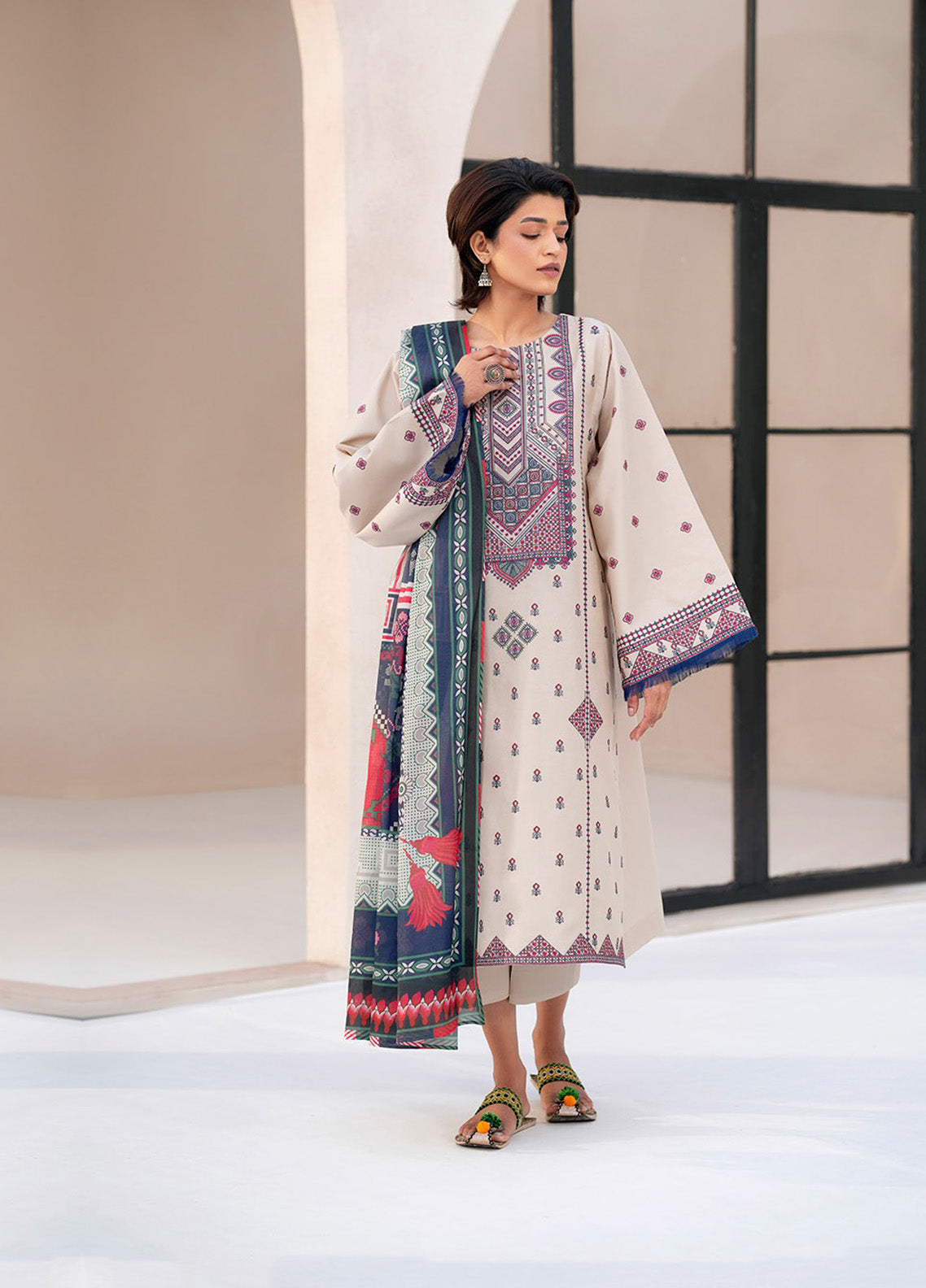Aaina By Bin Ilyas Embroidered Lawn 3 Piece Unstitched Suit BI25SE D-86A Aaina By Bin Ilyas Embroidered Lawn 3 Piece Unstitched Suit BI25SE D-86A