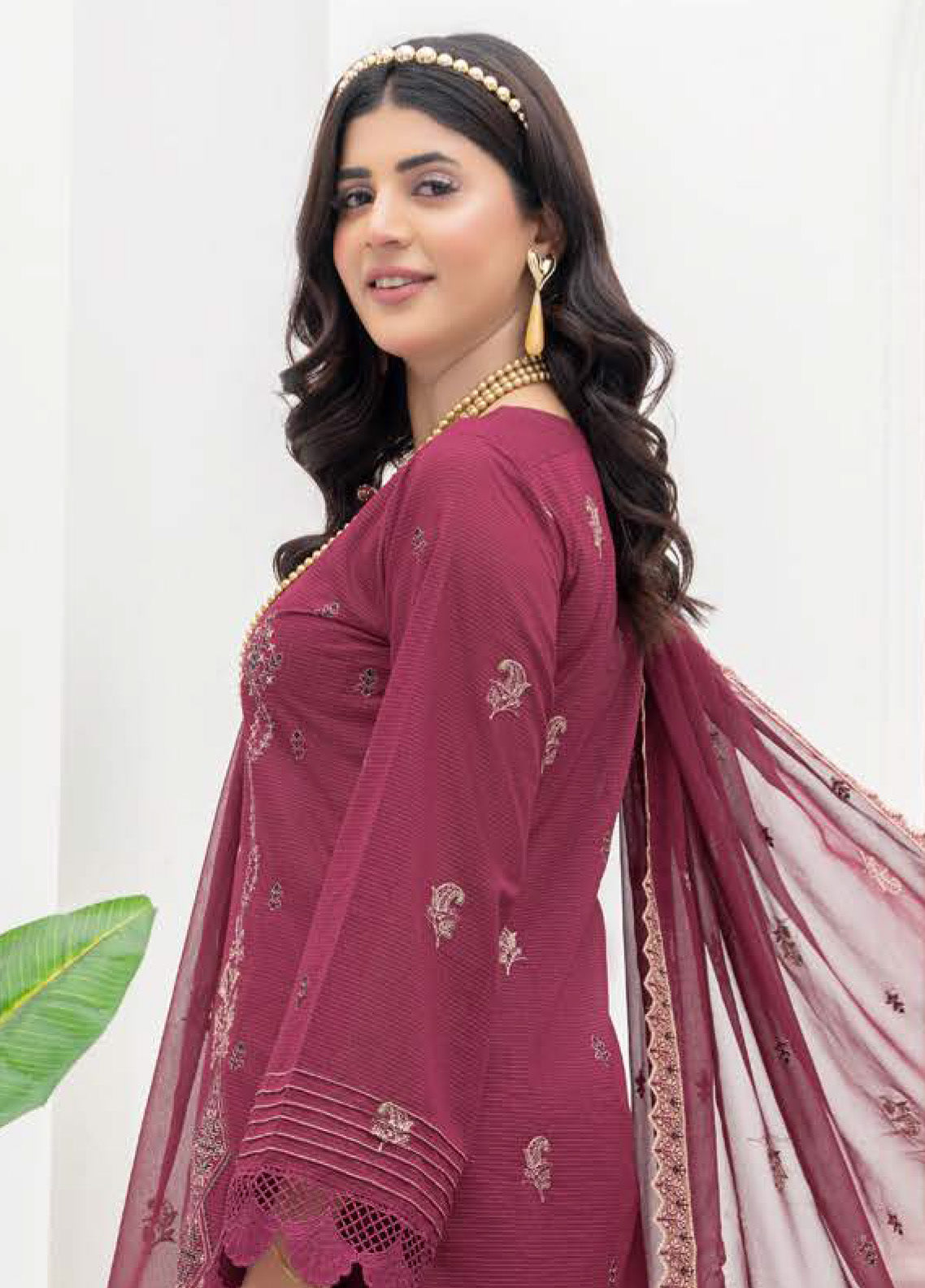 Aalaya Embroidered Lawn 3 Piece Unstitched Suit ALY25EEV3 D-06 Aalaya Embroidered Lawn 3 Piece Unstitched Suit ALY25EEV3 D-06