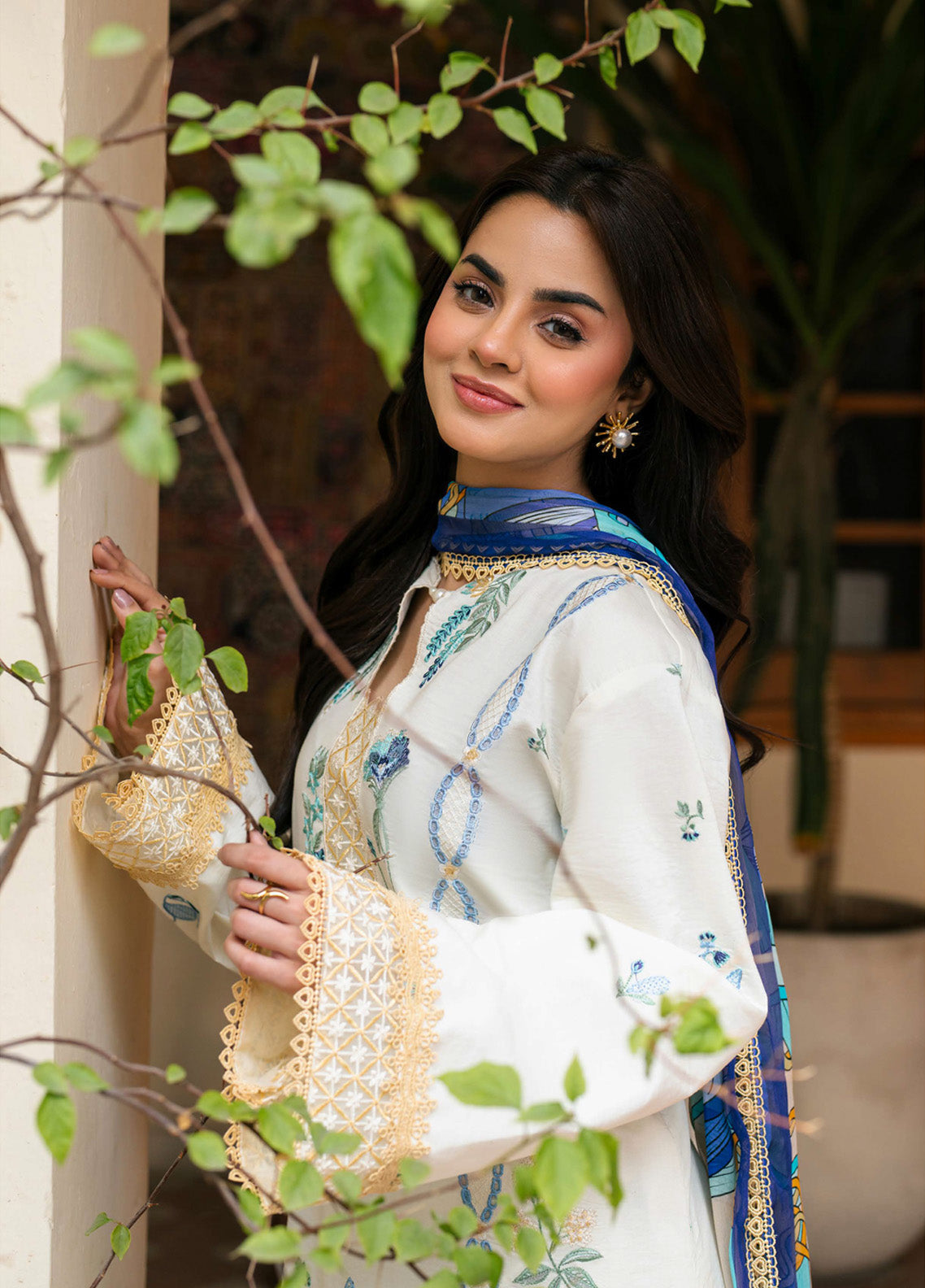 Aashiyana By Roheenaz Embroidered Lawn 3 Piece Unstitched Suit RNZ25ALL RNZ-1A ZOYA Aashiyana By Roheenaz Embroidered Lawn 3 Piece Unstitched Suit RNZ25ALL RNZ-1A ZOYA