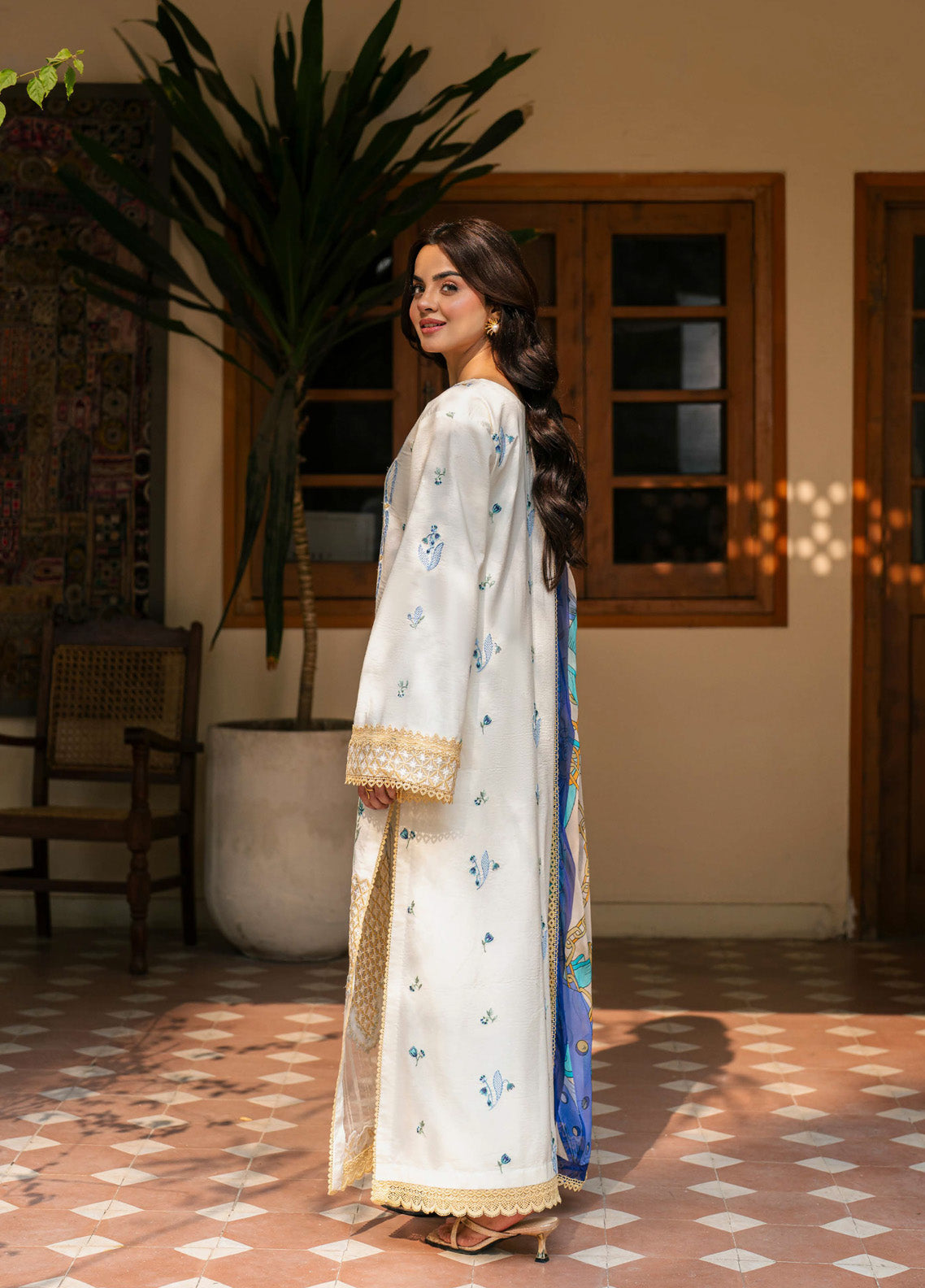 Aashiyana By Roheenaz Embroidered Lawn 3 Piece Unstitched Suit RNZ25ALL RNZ-1A ZOYA Aashiyana By Roheenaz Embroidered Lawn 3 Piece Unstitched Suit RNZ25ALL RNZ-1A ZOYA