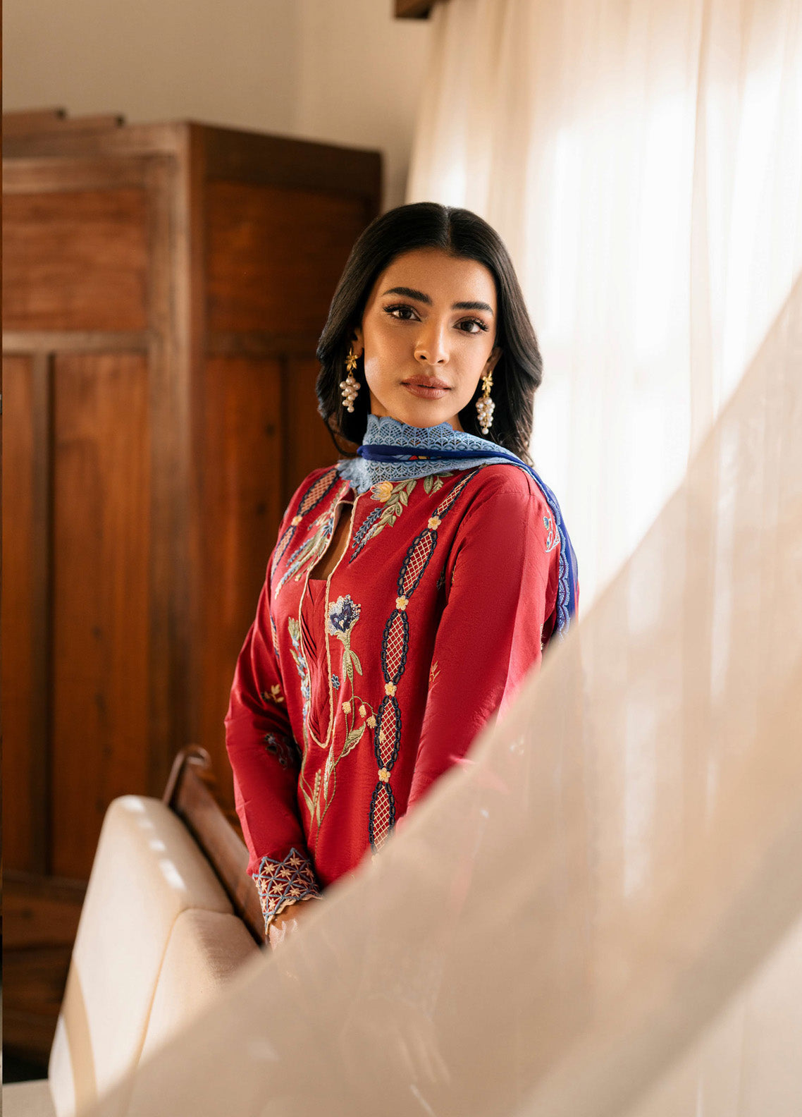 Aashiyana By Roheenaz Embroidered Lawn 3 Piece Unstitched Suit RNZ25ALL RNZ-1B USHNA Aashiyana By Roheenaz Embroidered Lawn 3 Piece Unstitched Suit RNZ25ALL RNZ-1B USHNA