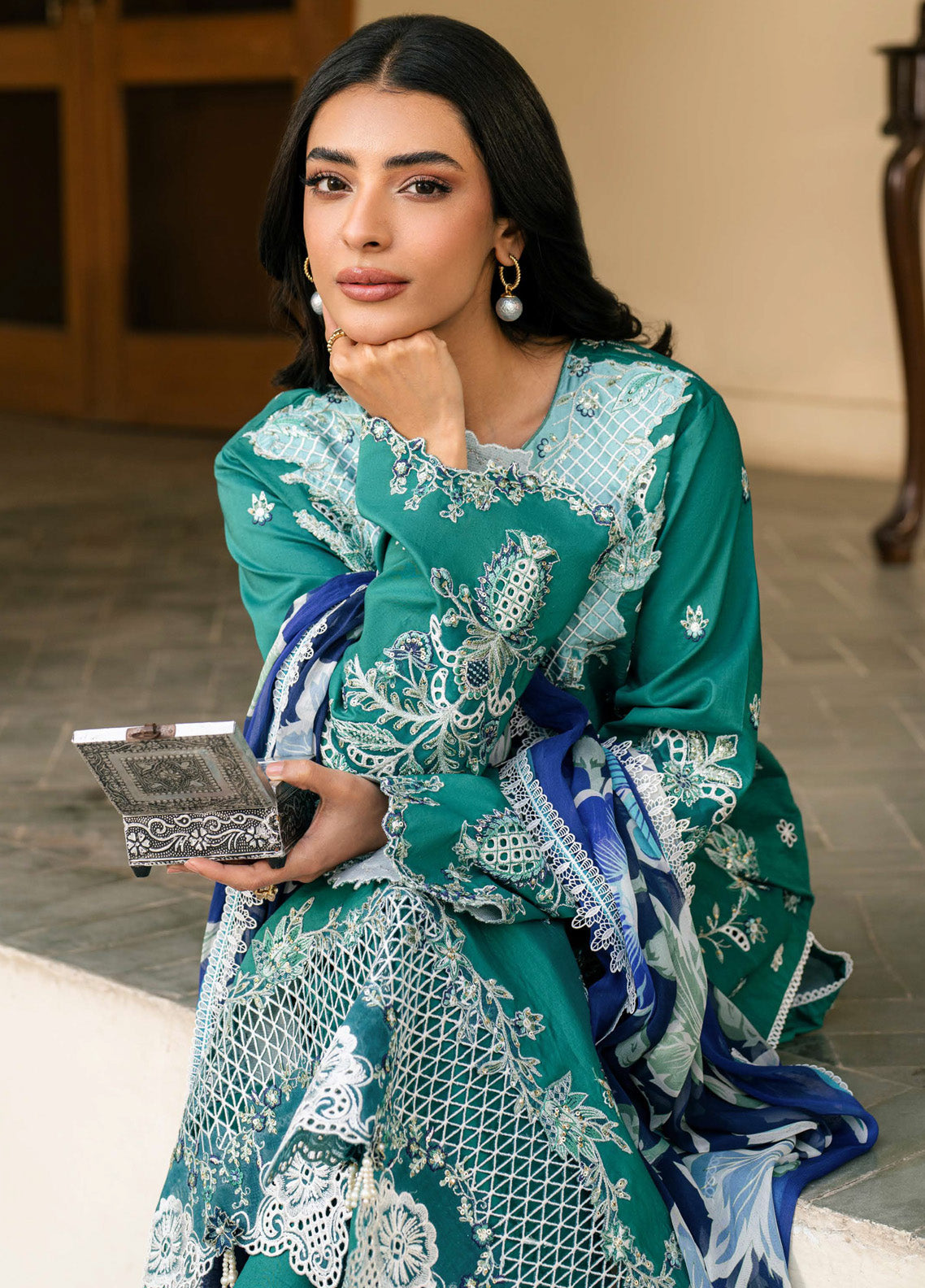 Aashiyana By Roheenaz Embroidered Lawn 3 Piece Unstitched Suit RNZ25ALL RNZ-2A ABEER Aashiyana By Roheenaz Embroidered Lawn 3 Piece Unstitched Suit RNZ25ALL RNZ-2A ABEER