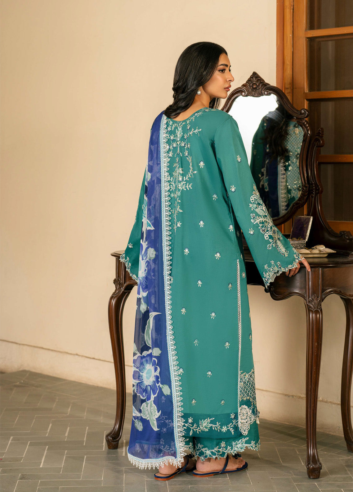 Aashiyana By Roheenaz Embroidered Lawn 3 Piece Unstitched Suit RNZ25ALL RNZ-2A ABEER Aashiyana By Roheenaz Embroidered Lawn 3 Piece Unstitched Suit RNZ25ALL RNZ-2A ABEER