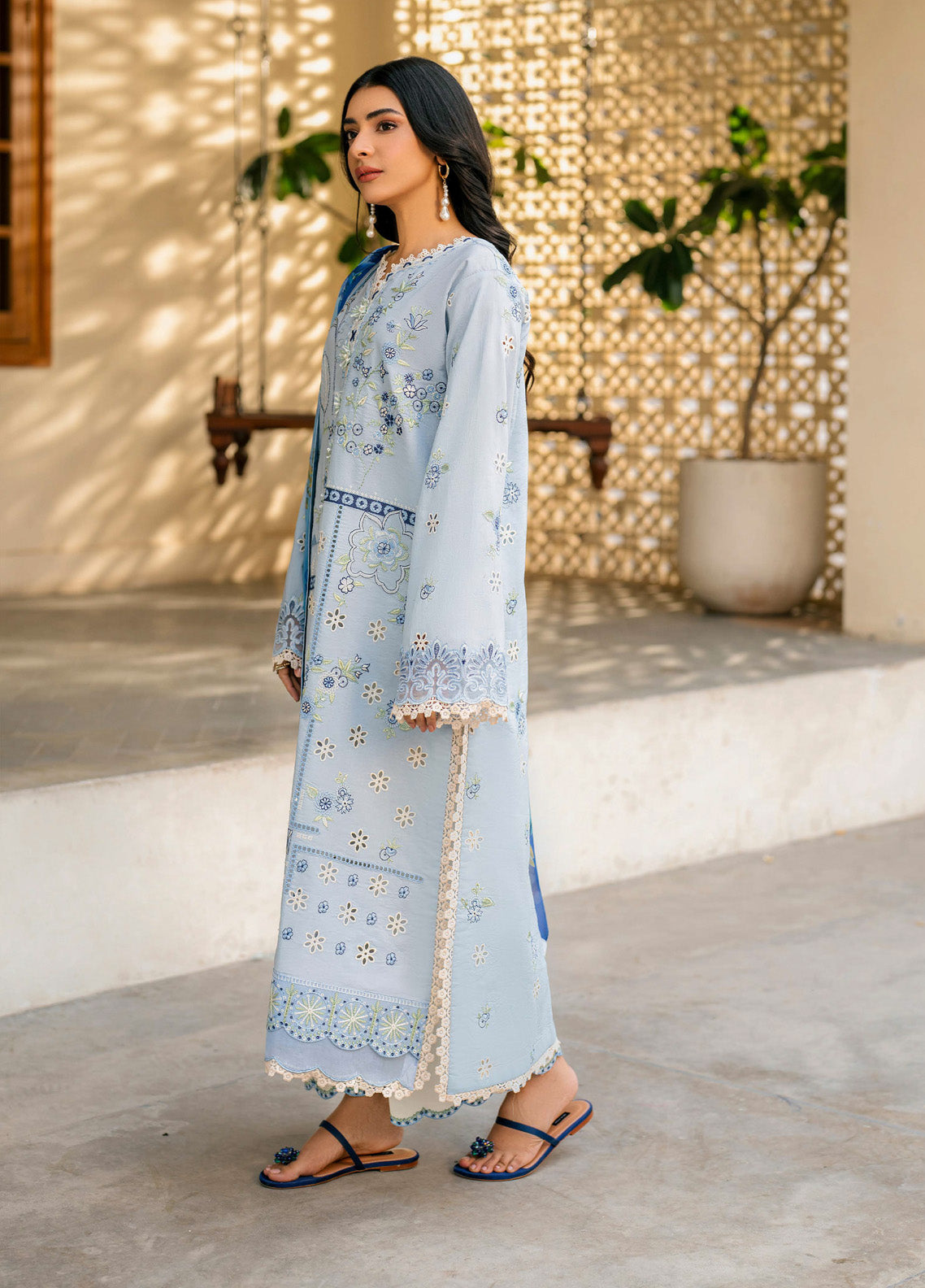 Aashiyana By Roheenaz Embroidered Lawn 3 Piece Unstitched Suit RNZ25ALL RNZ-7B MAHNOOR Aashiyana By Roheenaz Embroidered Lawn 3 Piece Unstitched Suit RNZ25ALL RNZ-7B MAHNOOR