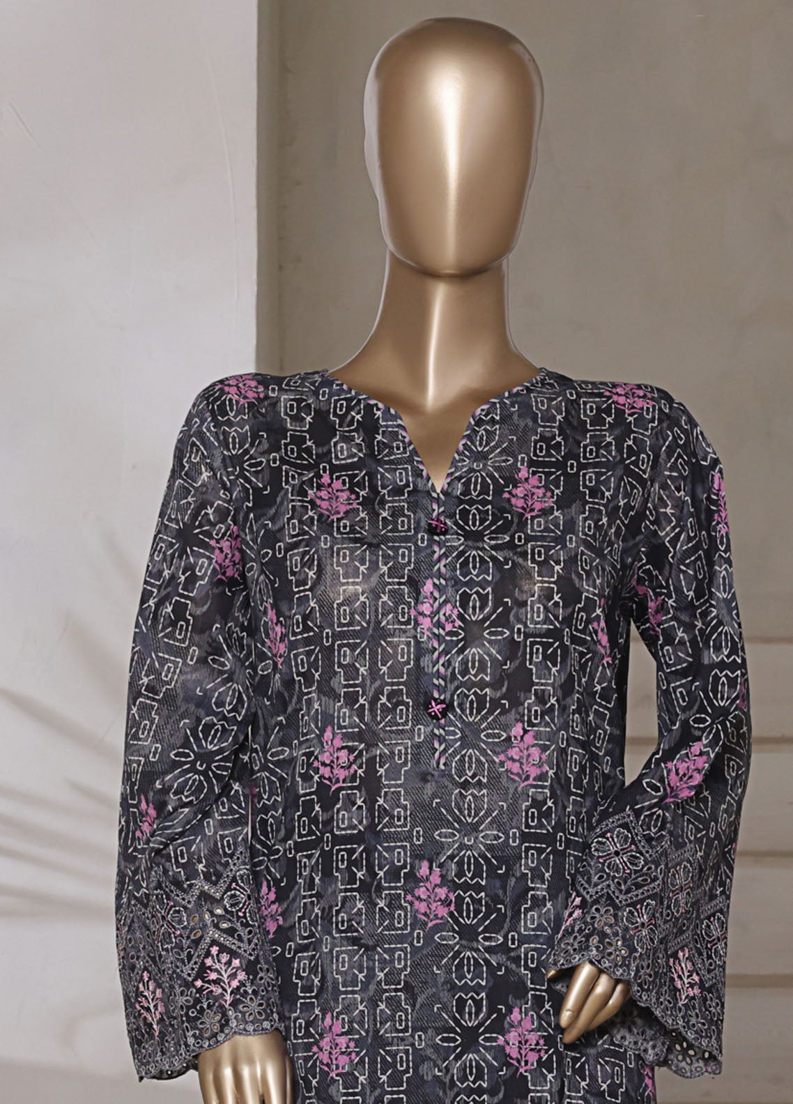 Aashkaar By HZ Textile Embroidered Cotton Lawn 3 Piece Stitched Suit HZ25APECLV3 LPE-539 Aashkaar By HZ Textile Embroidered Cotton Lawn 3 Piece Stitched Suit HZ25APECLV3 LPE-539