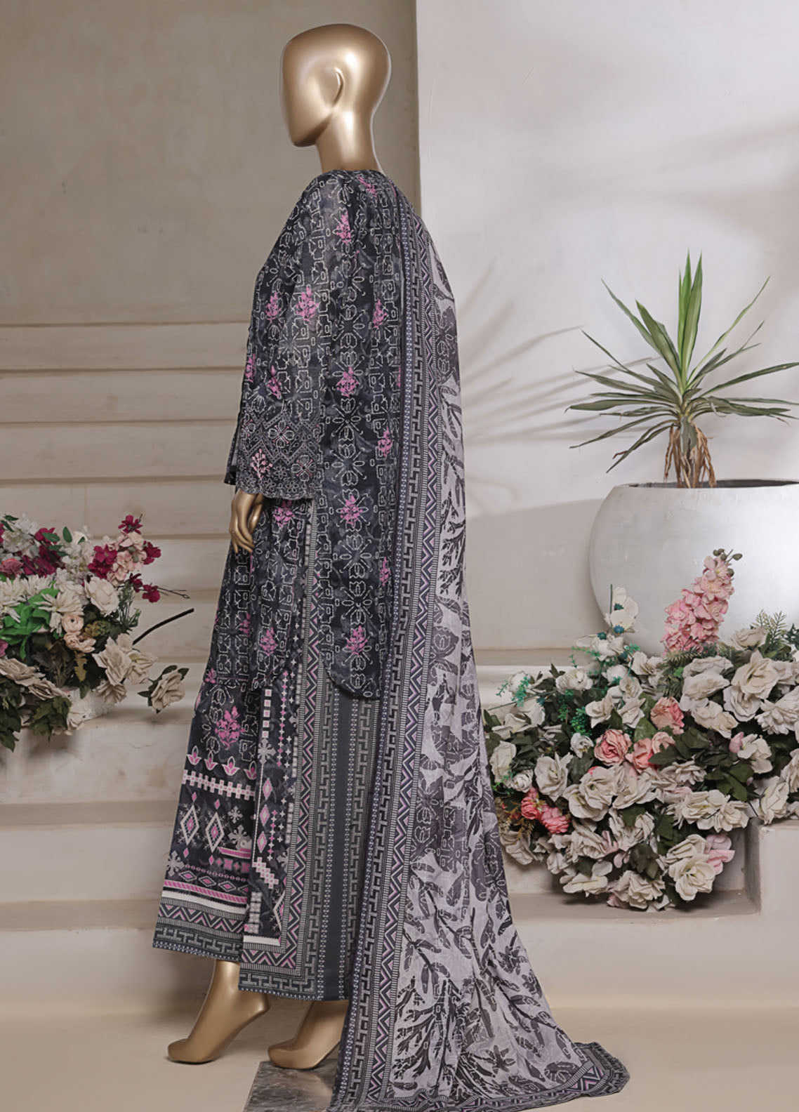 Aashkaar By HZ Textile Embroidered Cotton Lawn 3 Piece Stitched Suit HZ25APECLV3 LPE-539 Aashkaar By HZ Textile Embroidered Cotton Lawn 3 Piece Stitched Suit HZ25APECLV3 LPE-539