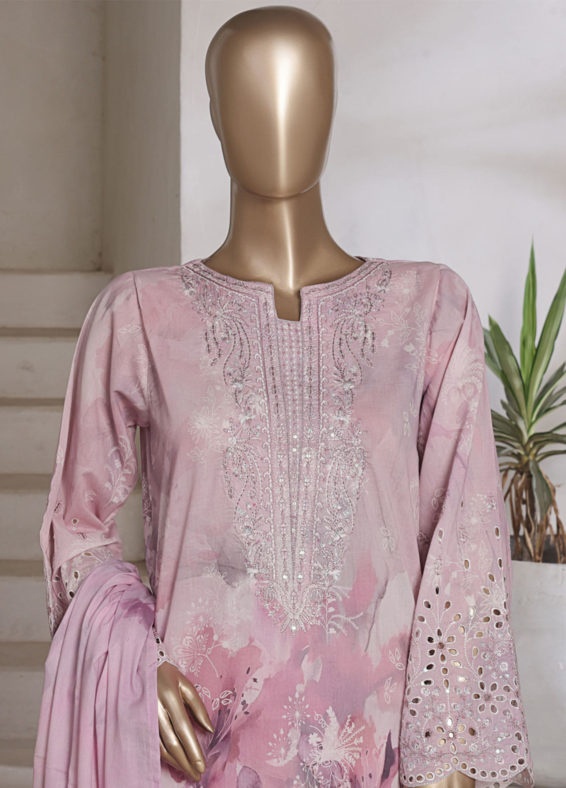 Aashkaar By HZ Textile Embroidered Cotton Lawn 3 Piece Stitched Suit HZ25APECLV3 LPE-541 Aashkaar By HZ Textile Embroidered Cotton Lawn 3 Piece Stitched Suit HZ25APECLV3 LPE-541