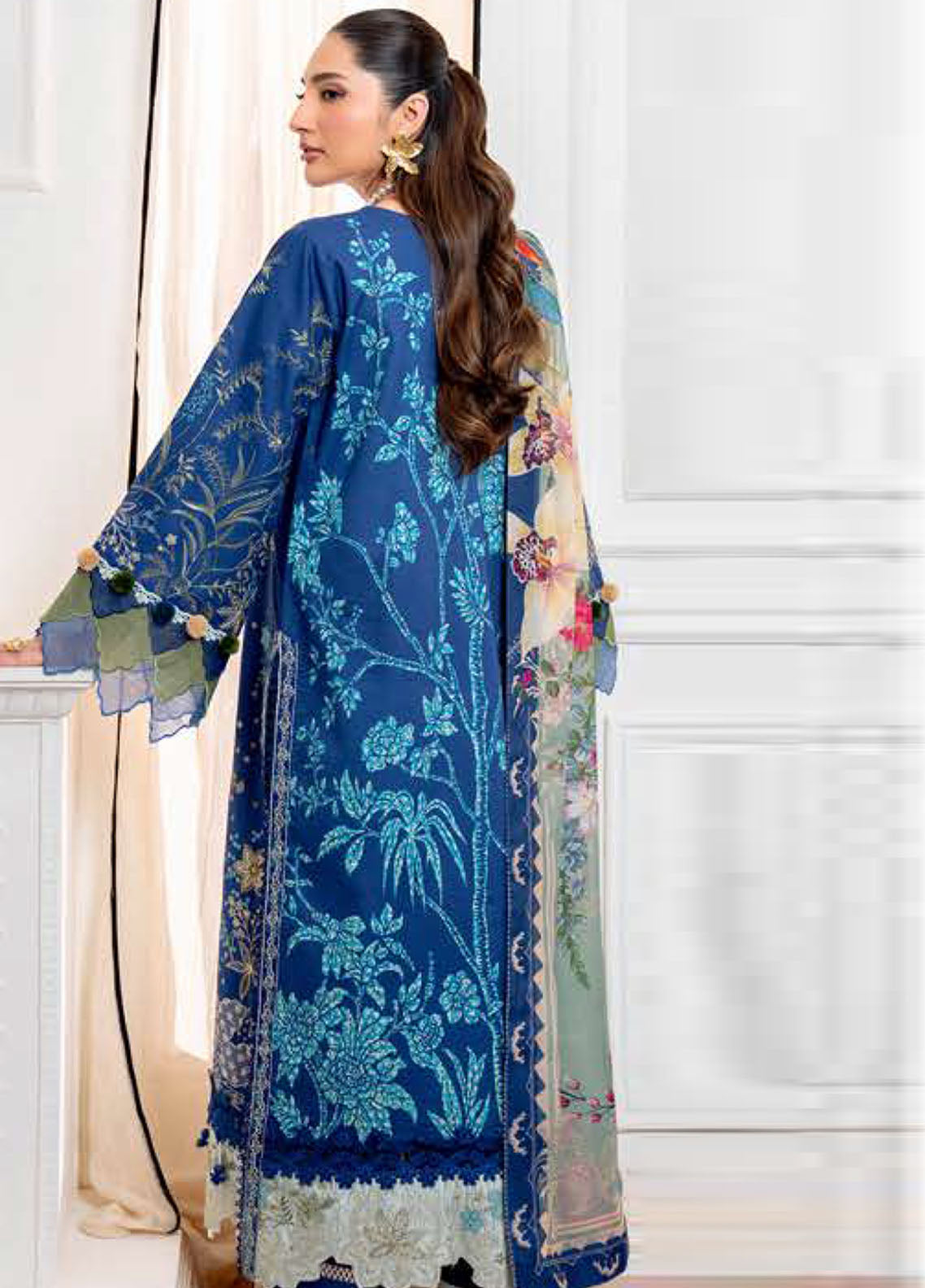 Aezel By Roheenaz Embroidered Cambric 3 Piece Unstitched Suit RNZ25AEC D-1A INSHA Aezel By Roheenaz Embroidered Cambric 3 Piece Unstitched Suit RNZ25AEC D-1A INSHA