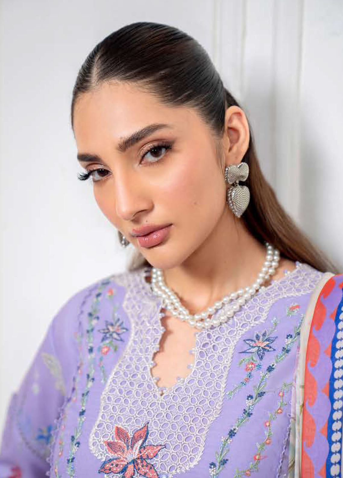 Aezel By Roheenaz Embroidered Cambric 3 Piece Unstitched Suit RNZ25AEC D-2B NIVRA Aezel By Roheenaz Embroidered Cambric 3 Piece Unstitched Suit RNZ25AEC D-2B NIVRA