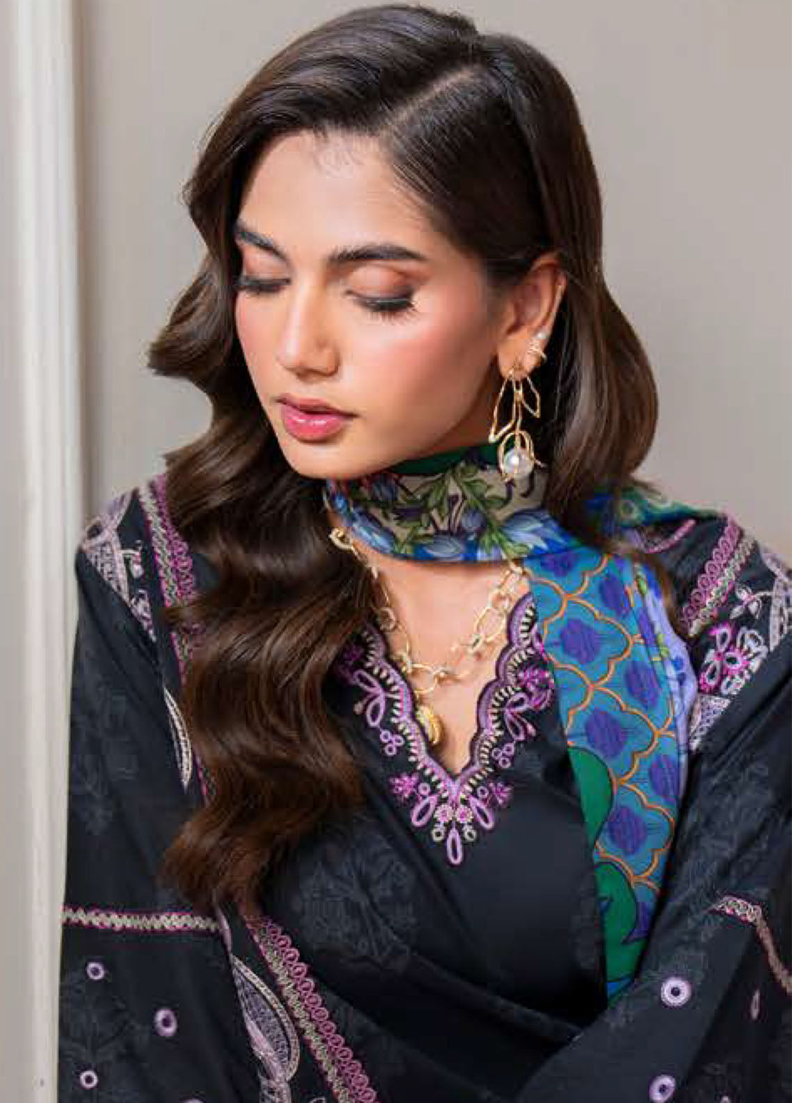 Aezel By Roheenaz Embroidered Cambric 3 Piece Unstitched Suit RNZ25AEC D-5A EMERA Aezel By Roheenaz Embroidered Cambric 3 Piece Unstitched Suit RNZ25AEC D-5A EMERA