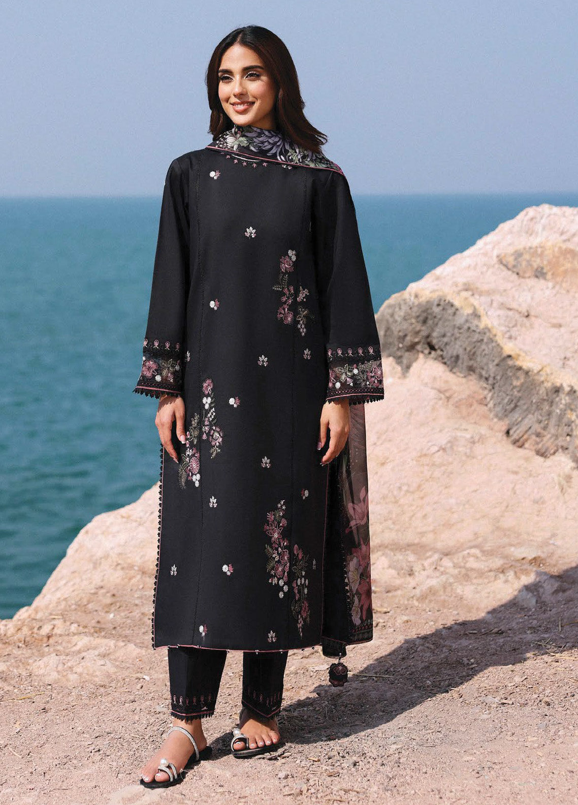 Afsanah By Seran Embroidered Lawn 3 Piece Unstitched Suit SRN25AC1 D-12 ZOYA Afsanah By Seran Embroidered Lawn 3 Piece Unstitched Suit SRN25AC1 D-12 ZOYA