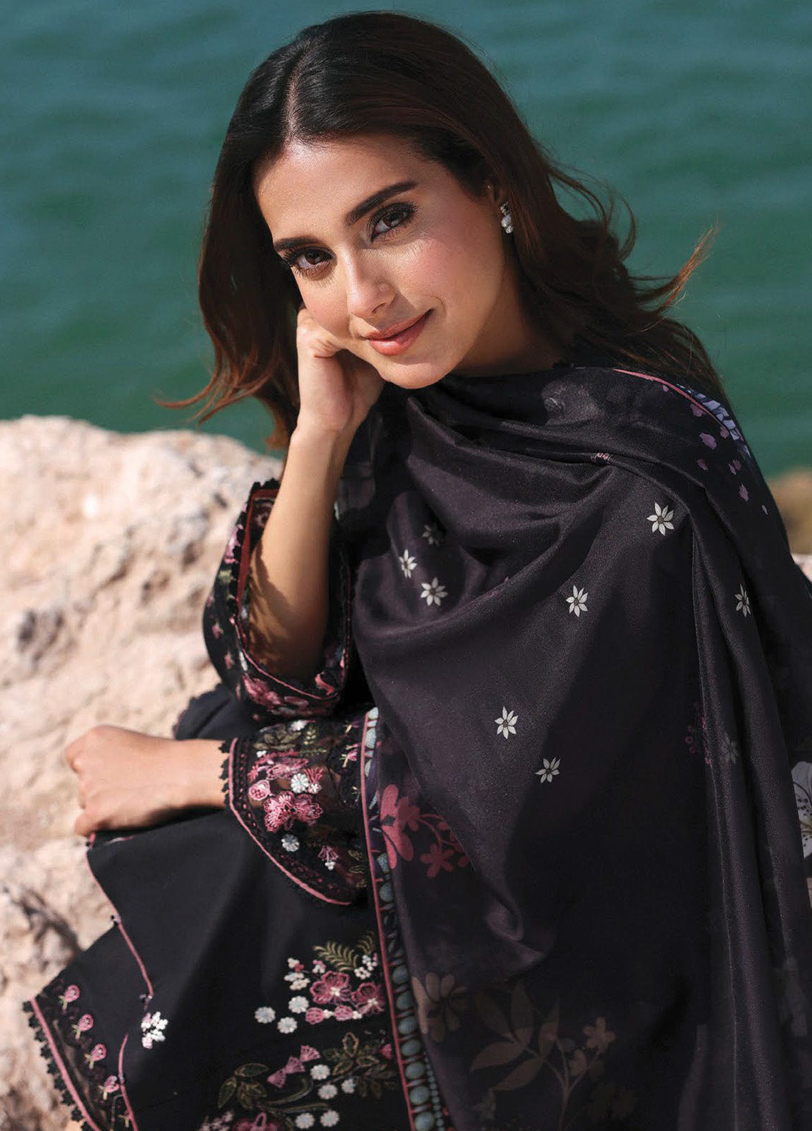 Afsanah By Seran Embroidered Lawn 3 Piece Unstitched Suit SRN25AC1 D-12 ZOYA Afsanah By Seran Embroidered Lawn 3 Piece Unstitched Suit SRN25AC1 D-12 ZOYA