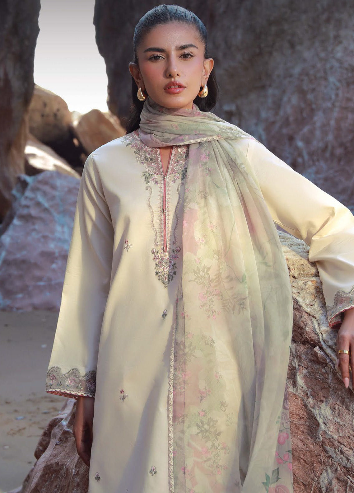 Afsanah By Seran Embroidered Lawn 3 Piece Unstitched Suit SRN25AC1 D-14 AYLIN Afsanah By Seran Embroidered Lawn 3 Piece Unstitched Suit SRN25AC1 D-14 AYLIN