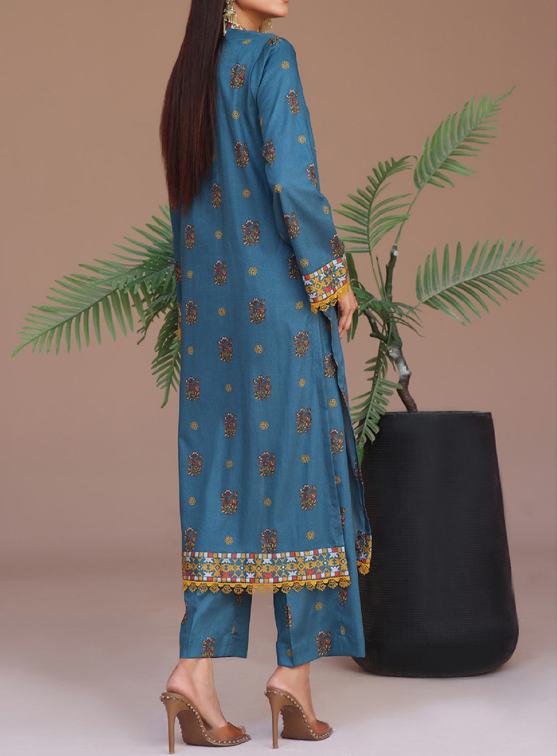 Aiza & Momina By Aizal Printed Lawn 2 Piece Stitched Suit AL25A&M D-533 Aiza & Momina By Aizal Printed Lawn 2 Piece Stitched Suit AL25A&M D-533