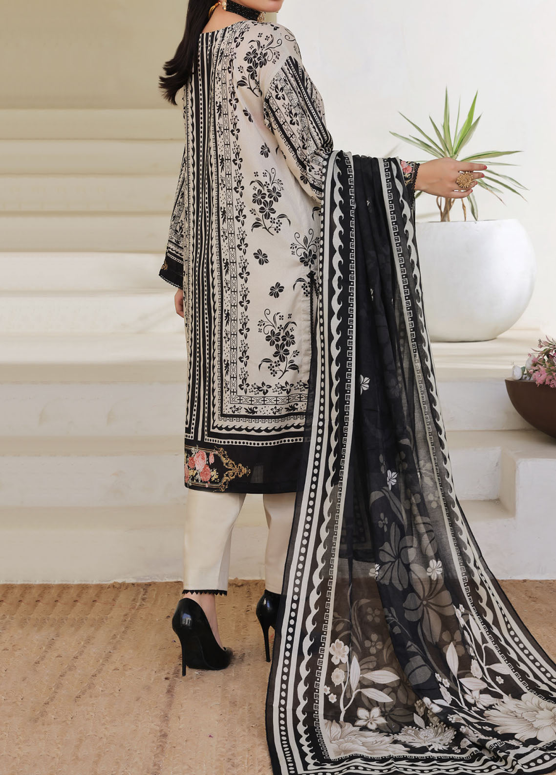 Aizal Printed Lawn 3 Piece Stitched Suit AL25PLV1 D-660 Aizal Printed Lawn 3 Piece Stitched Suit AL25PLV1 D-660