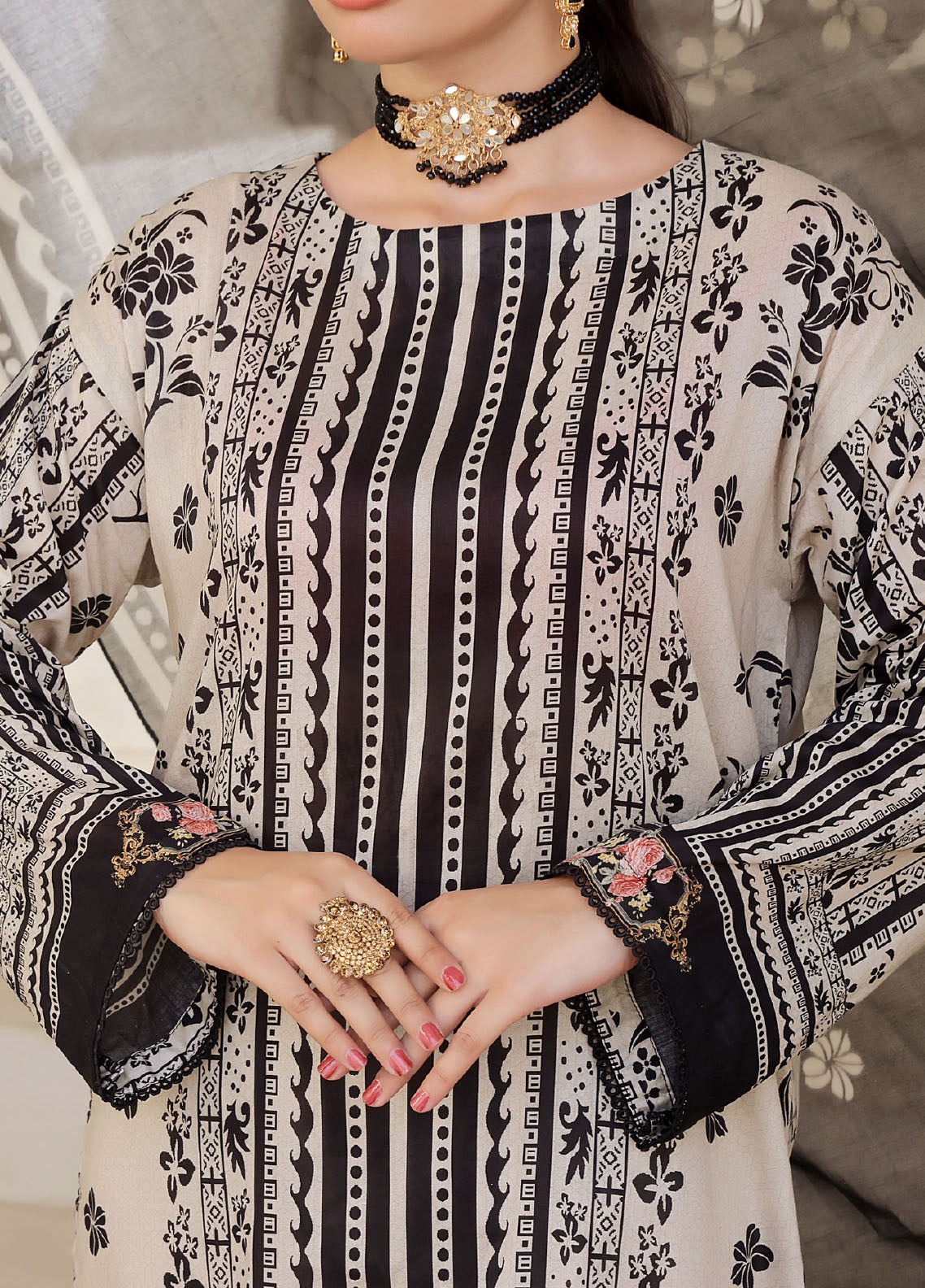 Aizal Printed Lawn 3 Piece Stitched Suit AL25PLV1 D-660 Aizal Printed Lawn 3 Piece Stitched Suit AL25PLV1 D-660