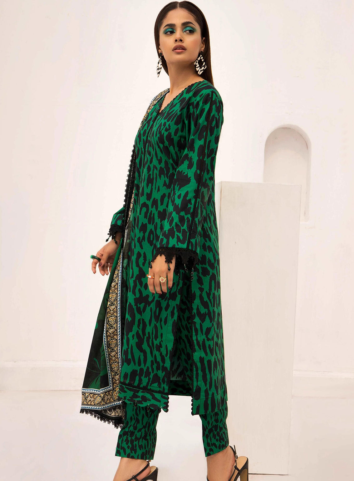Alzohaib Coco Popup Printed Cambric 3 Piece Unstitched Suit AZ24CP CPC-24-01 Alzohaib Coco Popup Printed Cambric 3 Piece Unstitched Suit AZ24CP CPC-24-01