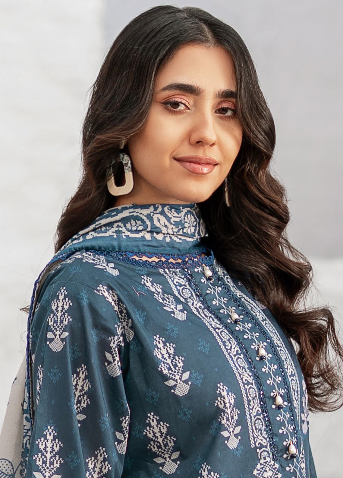 Alzohaib Colors Digital Printed Lawn 3 Piece Unstitched Suit AZ24CDP D-01 Alzohaib Colors Digital Printed Lawn 3 Piece Unstitched Suit AZ24CDP D-01