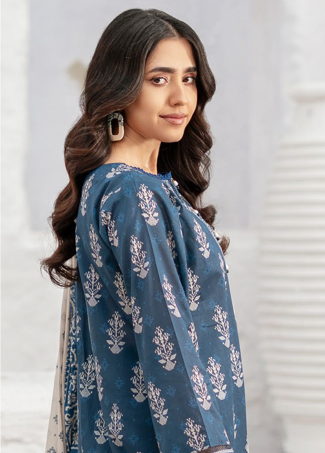 Alzohaib Colors Digital Printed Lawn 3 Piece Unstitched Suit AZ24CDP D-01 Alzohaib Colors Digital Printed Lawn 3 Piece Unstitched Suit AZ24CDP D-01