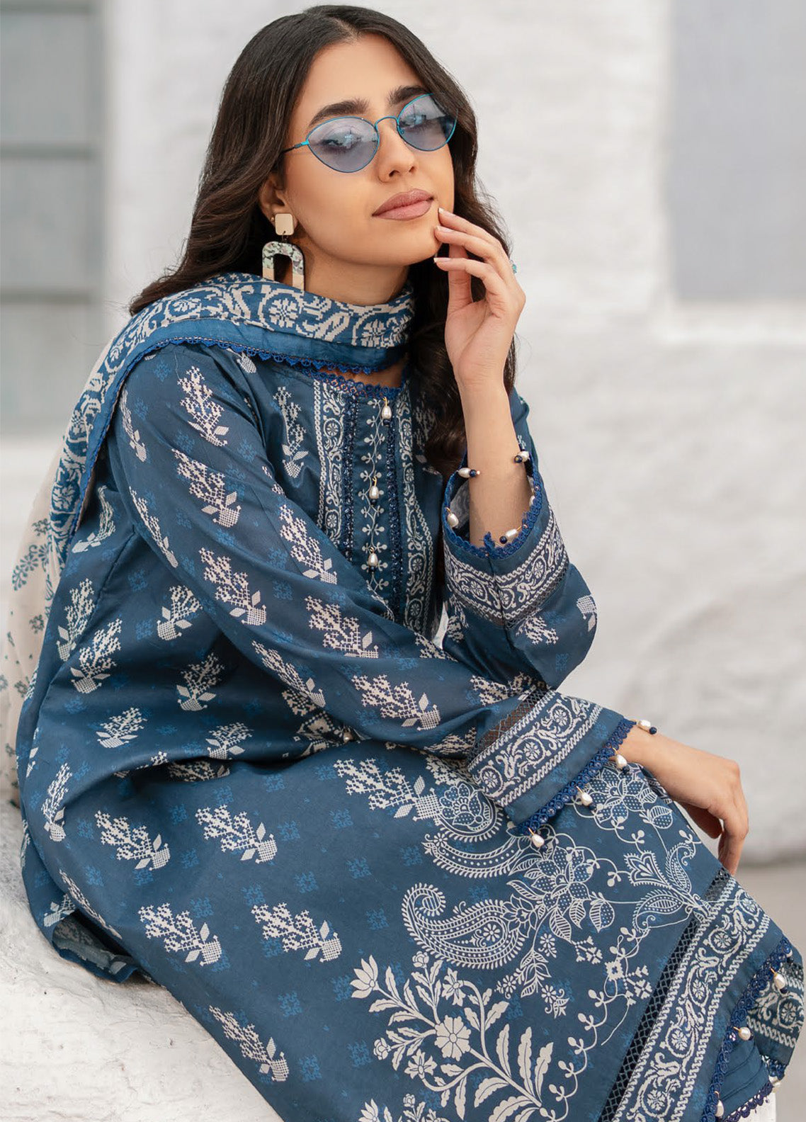 Alzohaib Colors Digital Printed Lawn 3 Piece Unstitched Suit AZ24CDP D-01 Alzohaib Colors Digital Printed Lawn 3 Piece Unstitched Suit AZ24CDP D-01