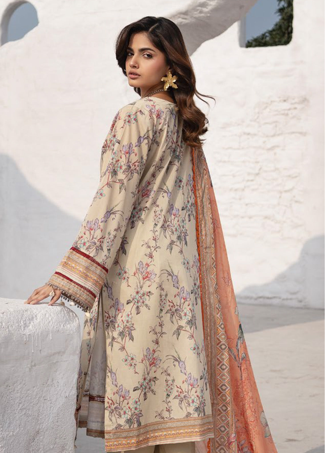 Alzohaib Colors Digital Printed Lawn 3 Piece Unstitched Suit AZ24CDP D-06 Alzohaib Colors Digital Printed Lawn 3 Piece Unstitched Suit AZ24CDP D-06