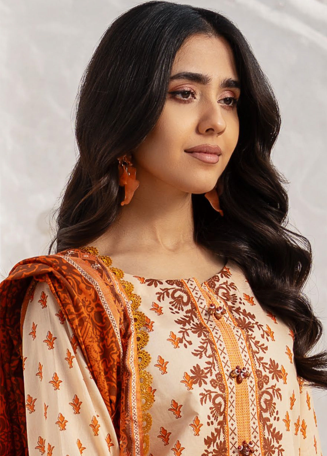Alzohaib Colors Digital Printed Lawn 3 Piece Unstitched Suit AZ24CDP D-07 Alzohaib Colors Digital Printed Lawn 3 Piece Unstitched Suit AZ24CDP D-07
