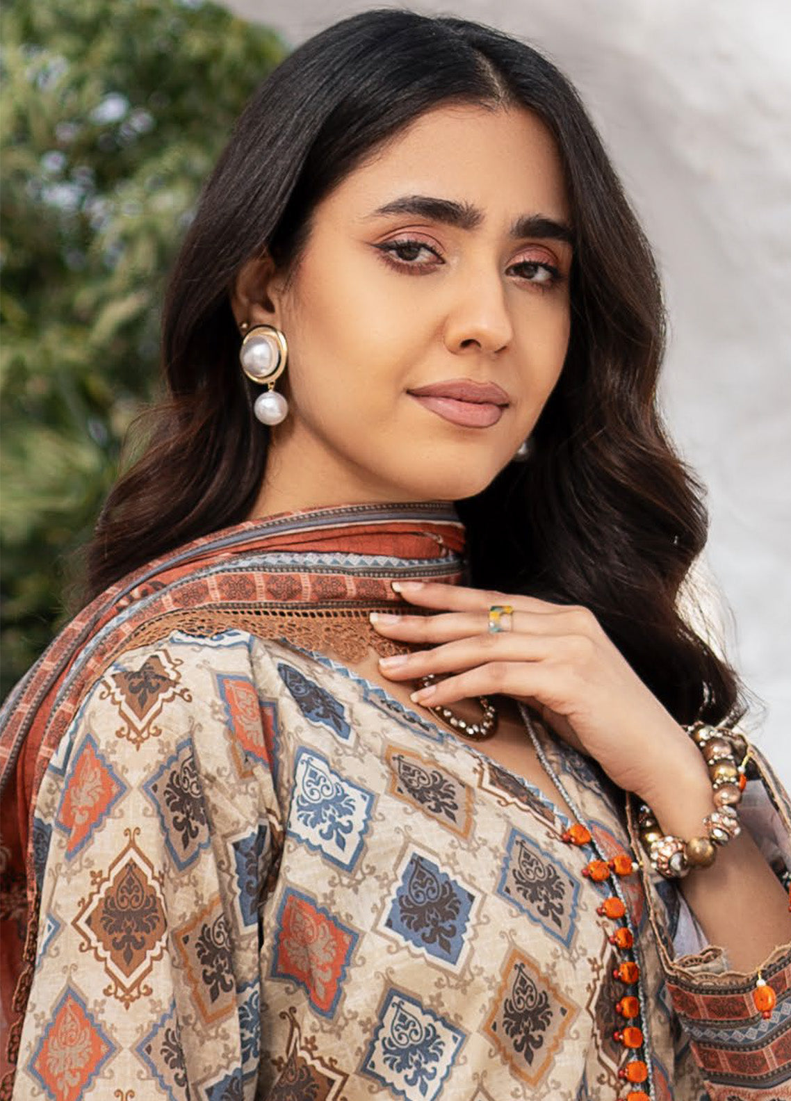 Alzohaib Colors Digital Printed Lawn 3 Piece Unstitched Suit AZ24CDP D-09 Alzohaib Colors Digital Printed Lawn 3 Piece Unstitched Suit AZ24CDP D-09