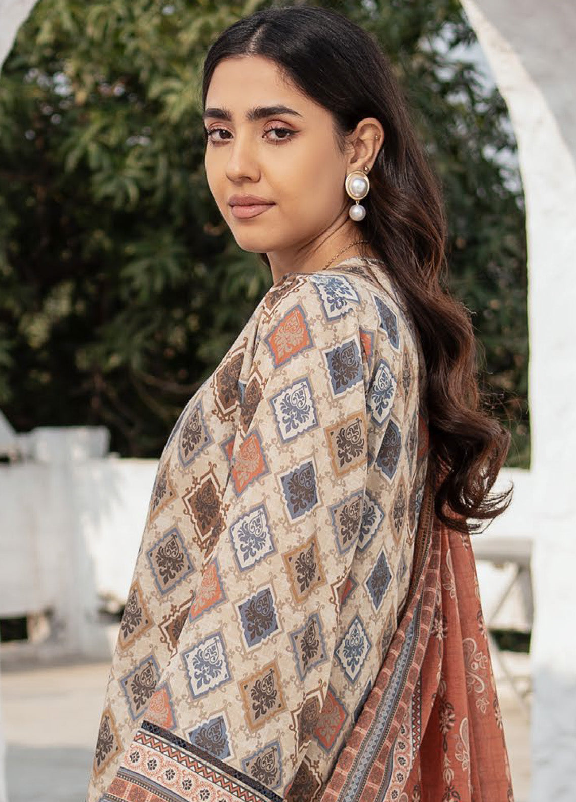 Alzohaib Colors Digital Printed Lawn 3 Piece Unstitched Suit AZ24CDP D-09 Alzohaib Colors Digital Printed Lawn 3 Piece Unstitched Suit AZ24CDP D-09