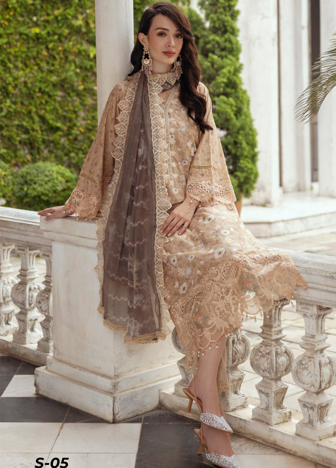 Alzohaib Sunshine Bloom Embroidered Cambric 3 Piece Unstitched Suit AZ24SBCW SB-05 Alzohaib Sunshine Bloom Embroidered Cambric 3 Piece Unstitched Suit AZ24SBCW SB-05