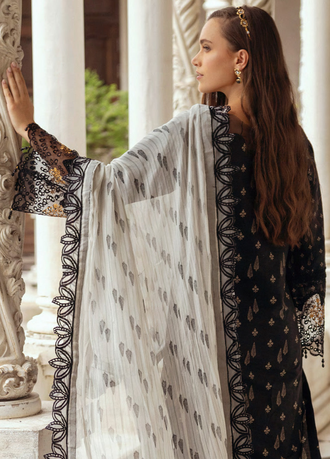 Alzohaib Sunshine Bloom Embroidered Cambric 3 Piece Unstitched Suit AZ24SBCW SB-10 Alzohaib Sunshine Bloom Embroidered Cambric 3 Piece Unstitched Suit AZ24SBCW SB-10