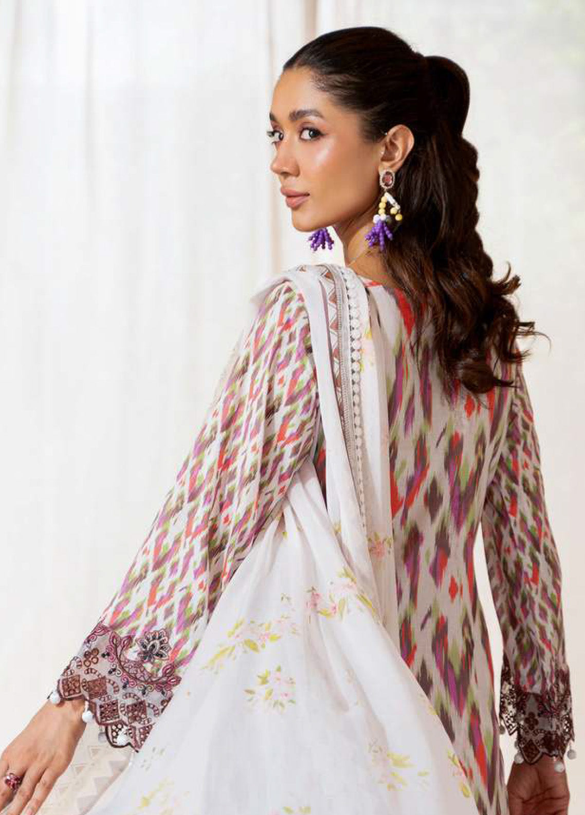 Alzohaib Sunshine Bloom Embroidered Lawn 3 Piece Unstitched Suit AZ24SBPK D-SPK-02 Alzohaib Sunshine Bloom Embroidered Lawn 3 Piece Unstitched Suit AZ24SBPK D-SPK-02