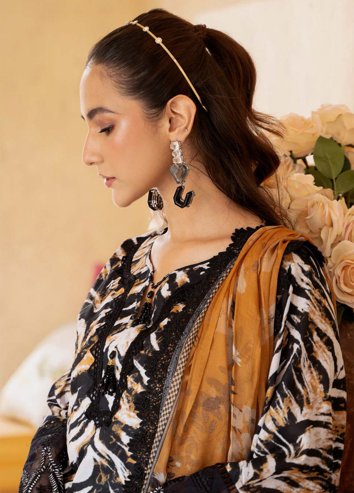 Alzohaib Sunshine Bloom Embroidered Lawn 3 Piece Unstitched Suit AZ24SBPK D-SPK-03 Alzohaib Sunshine Bloom Embroidered Lawn 3 Piece Unstitched Suit AZ24SBPK D-SPK-03