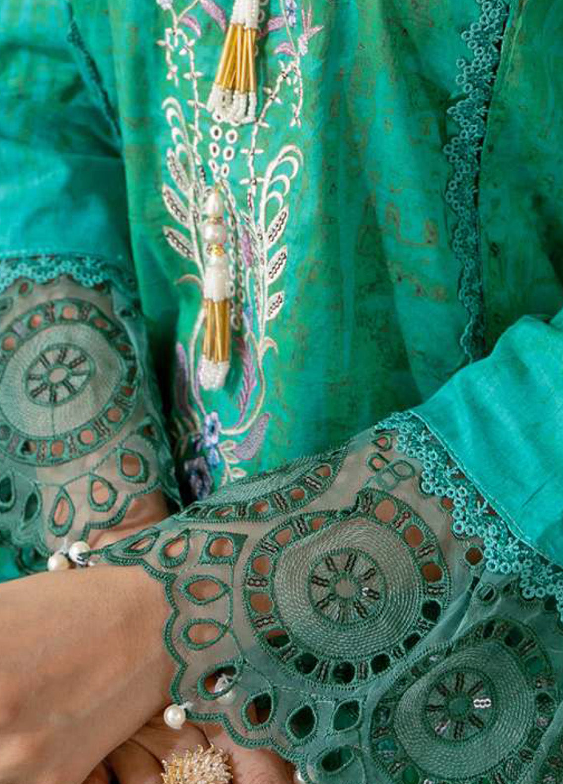 Alzohaib Sunshine Bloom Embroidered Lawn 3 Piece Unstitched Suit AZ24SBPK D-SPK-06 Alzohaib Sunshine Bloom Embroidered Lawn 3 Piece Unstitched Suit AZ24SBPK D-SPK-06