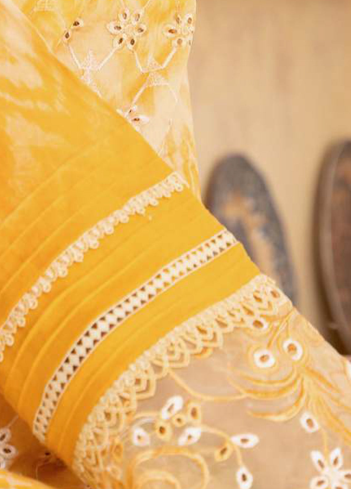 Alzohaib Sunshine Bloom Embroidered Lawn 3 Piece Unstitched Suit AZ24SBPK D-SPK-08 Alzohaib Sunshine Bloom Embroidered Lawn 3 Piece Unstitched Suit AZ24SBPK D-SPK-08