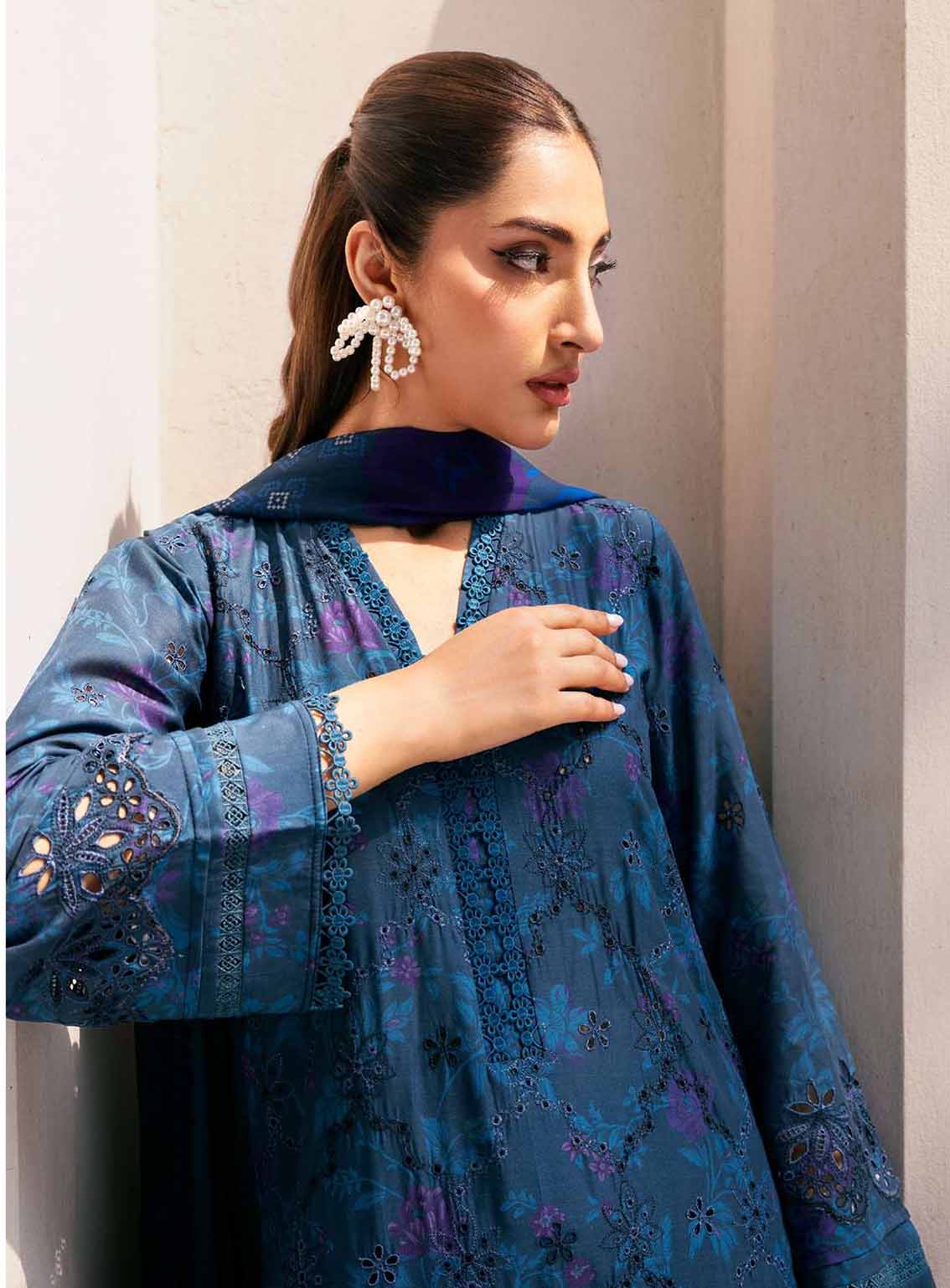 Amal By Motifz Embroidered Lawn 3 Piece Unstitched Suit MT25EELD2 D-5359 FLORA Amal By Motifz Embroidered Lawn 3 Piece Unstitched Suit MT25EELD2 D-5359 FLORA