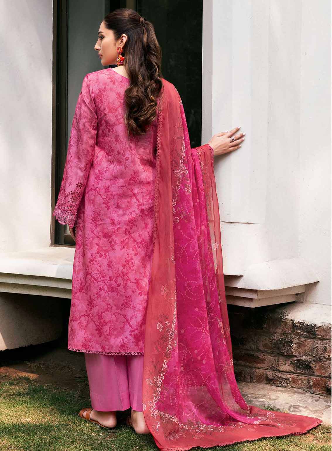 Amal By Motifz Embroidered Lawn 3 Piece Unstitched Suit MT25EELD2 D-5362 ASHLEY Amal By Motifz Embroidered Lawn 3 Piece Unstitched Suit MT25EELD2 D-5362 ASHLEY