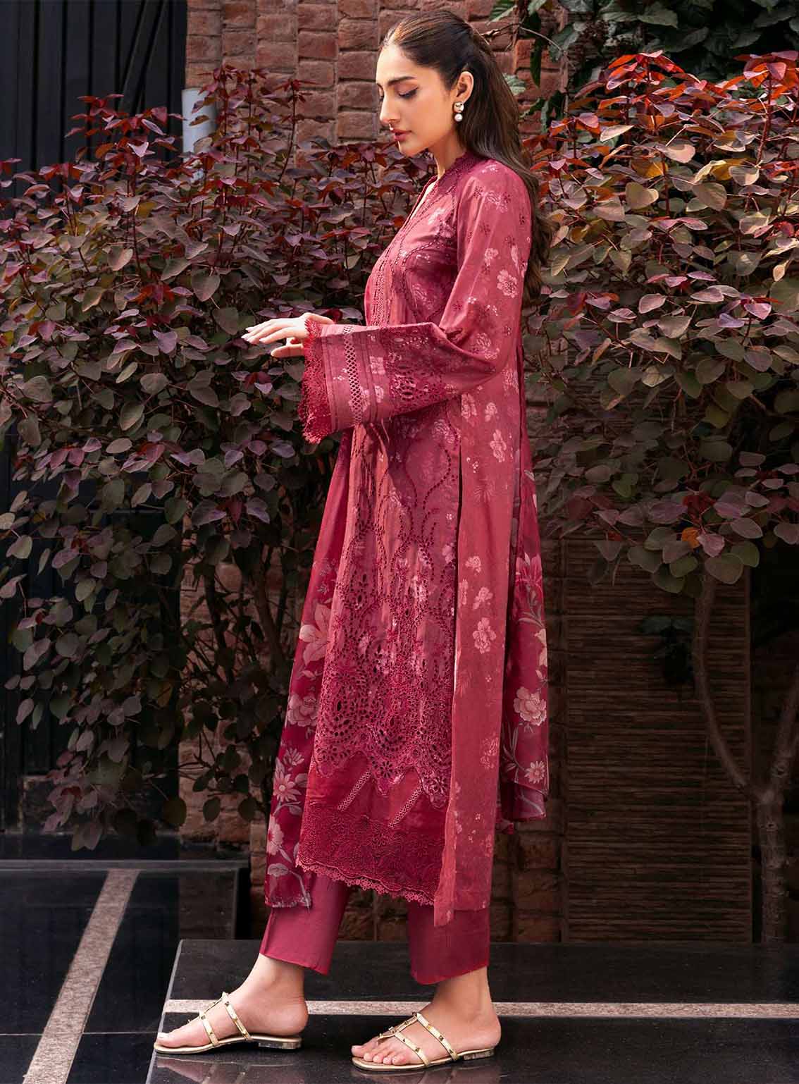 Amal By Motifz Embroidered Lawn 3 Piece Unstitched Suit MT25EELD2 D-5364 ALMA Amal By Motifz Embroidered Lawn 3 Piece Unstitched Suit MT25EELD2 D-5364 ALMA