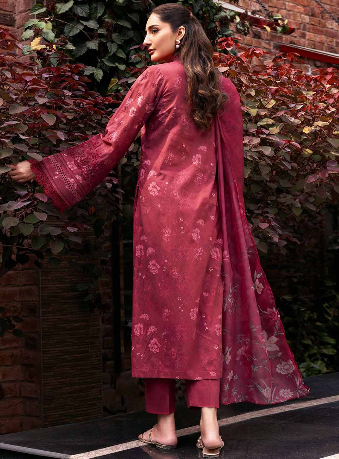 Amal By Motifz Embroidered Lawn 3 Piece Unstitched Suit MT25EELD2 D-5364 ALMA Amal By Motifz Embroidered Lawn 3 Piece Unstitched Suit MT25EELD2 D-5364 ALMA