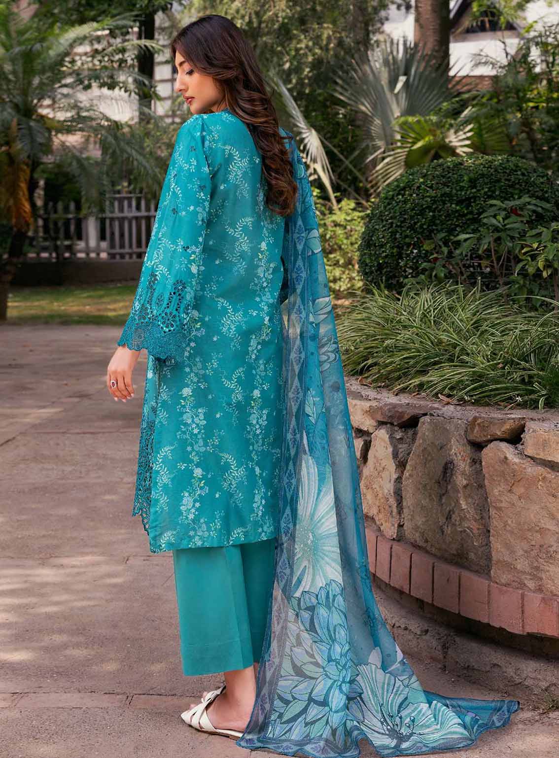Amal By Motifz Embroidered Lawn 3 Piece Unstitched Suit MT25EELD2 D-5366 BRYNLEE Amal By Motifz Embroidered Lawn 3 Piece Unstitched Suit MT25EELD2 D-5366 BRYNLEE