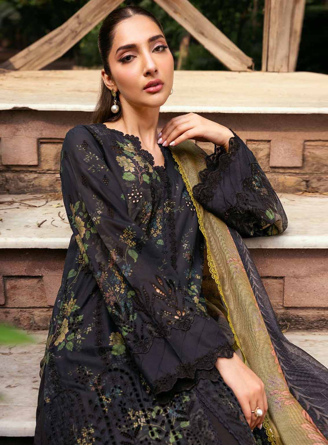 Amal By Motifz Embroidered Lawn 3 Piece Unstitched Suit MT25EELD2 D-5369 JULLINA Amal By Motifz Embroidered Lawn 3 Piece Unstitched Suit MT25EELD2 D-5369 JULLINA