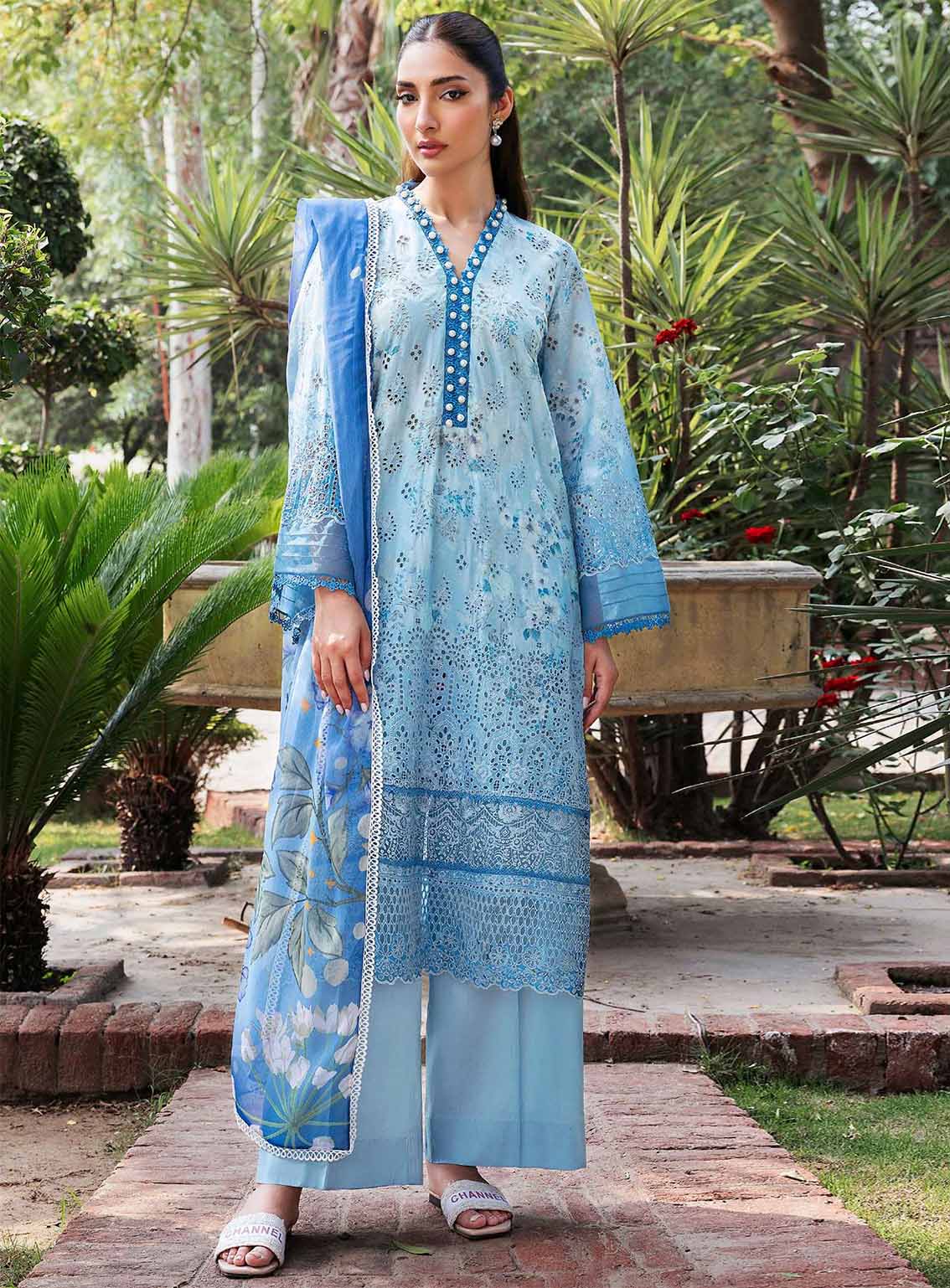 Amal By Motifz Embroidered Lawn 3 Piece Unstitched Suit MT25EELD2 D-5370 MISHTI Amal By Motifz Embroidered Lawn 3 Piece Unstitched Suit MT25EELD2 D-5370 MISHTI
