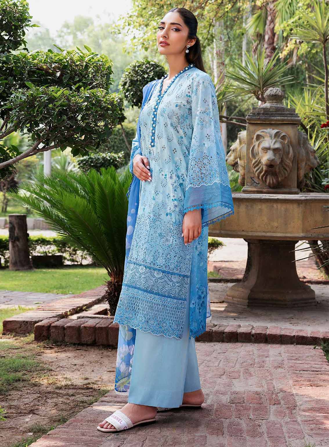Amal By Motifz Embroidered Lawn 3 Piece Unstitched Suit MT25EELD2 D-5370 MISHTI Amal By Motifz Embroidered Lawn 3 Piece Unstitched Suit MT25EELD2 D-5370 MISHTI