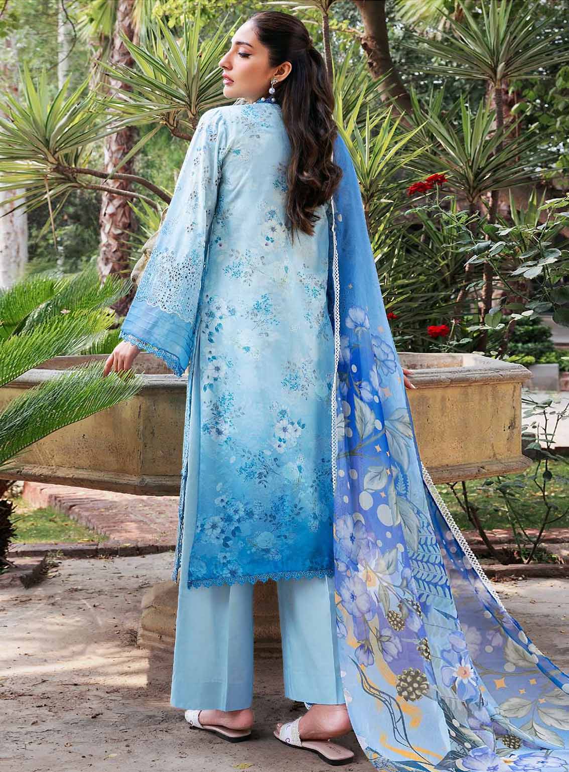 Amal By Motifz Embroidered Lawn 3 Piece Unstitched Suit MT25EELD2 D-5370 MISHTI Amal By Motifz Embroidered Lawn 3 Piece Unstitched Suit MT25EELD2 D-5370 MISHTI