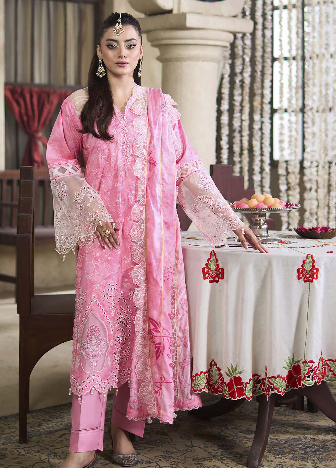 Applique Kari By Alzohaib Embroidered Cutwork Lawn 3 Piece Unstitched Suit AZ26AKEC D-04 Applique Kari By Alzohaib Embroidered Cutwork Lawn 3 Piece Unstitched Suit AZ26AKEC D-04