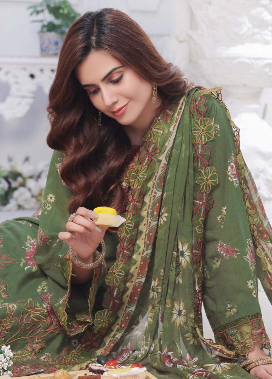 Applique Kari By Alzohaib Embroidered Lawn 3 Piece Unstitched Suit AZ25AK D-03 Applique Kari By Alzohaib Embroidered Lawn 3 Piece Unstitched Suit AZ25AK D-03