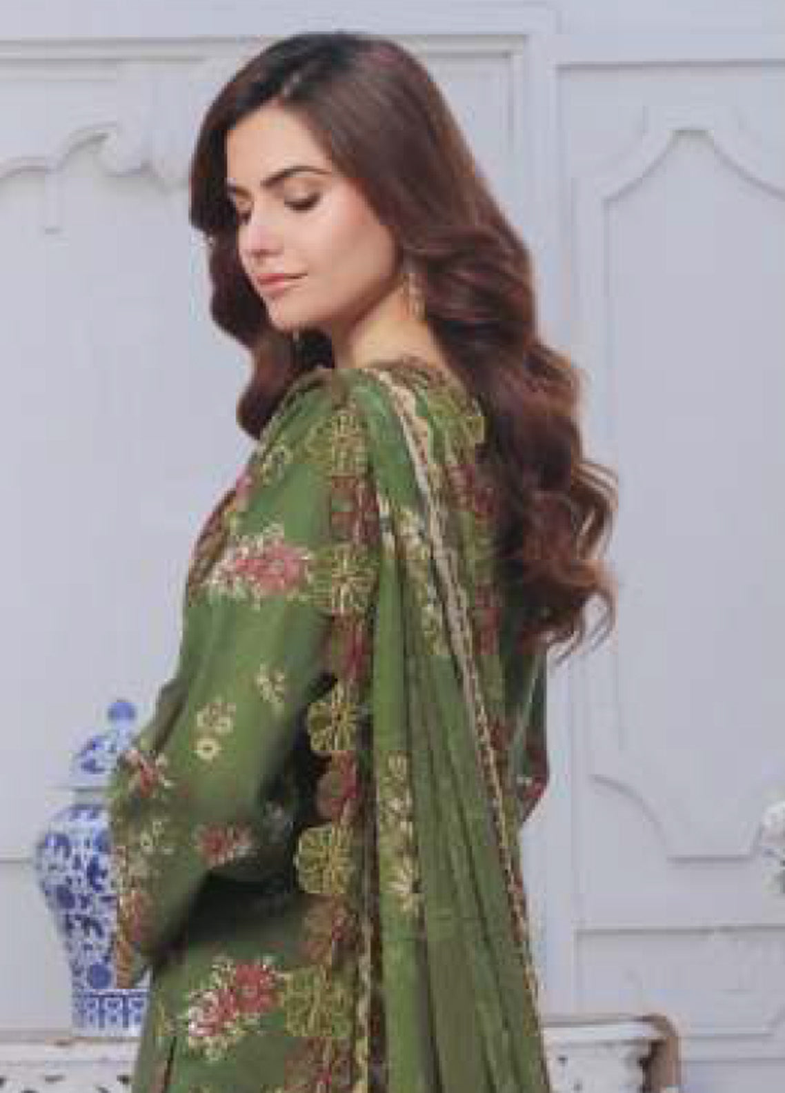 Applique Kari By Alzohaib Embroidered Lawn 3 Piece Unstitched Suit AZ25AK D-03 Applique Kari By Alzohaib Embroidered Lawn 3 Piece Unstitched Suit AZ25AK D-03